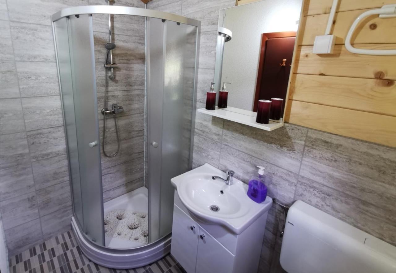 Cottage La Sierra With Jacuzzi Korenica Exterior photo