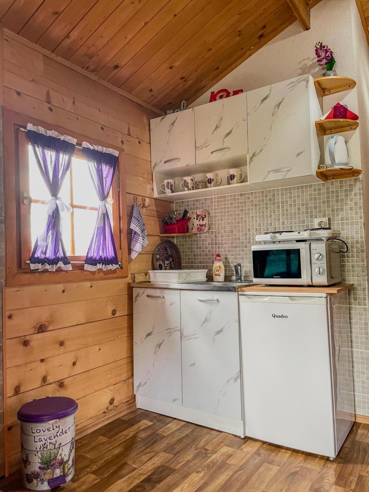 Cottage La Sierra With Jacuzzi Korenica Exterior photo